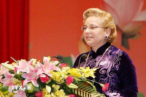 Trao Kỷ niệm chương tặng Trưởng Đại diện UNESCO tại Việt Nam