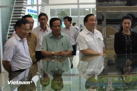 Phó Thủ tướng thăm Công ty xử lý chất thải rắn Việt Nam