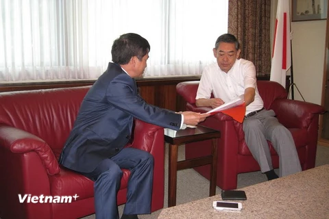 Đại sứ Việt Nam ở Thổ Nhĩ Kỳ trao tài liệu về vụ giàn khoan 