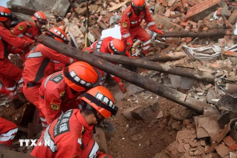 Trung Quốc đưa hàng nghìn binh sỹ tới khu vực xảy ra động đất