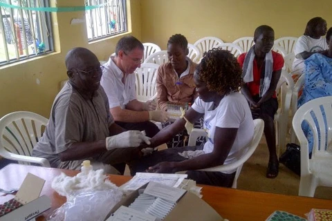 Một bác sỹ Israel đi đầu trong cuộc chiến chống lại virus Ebola 