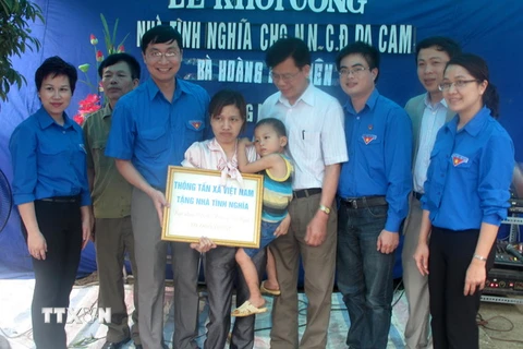 Thông tấn xã Việt Nam trao nhà tình nghĩa cho nạn nhân da cam
