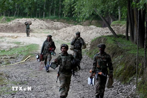 Quân đội Ấn Độ-Pakistan đấu súng ở biên giới Kashmir
