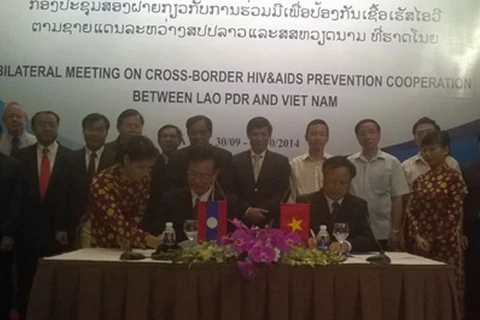 Việt-Lào tăng cường trao đổi thông tin về tình hình HIV/AIDS