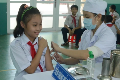 Triển khai chiến dịch tiêm vắcxin sởi-rubela ở Phú Thọ, Huế 