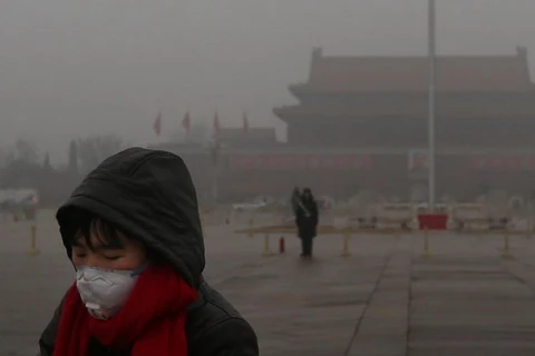 Trung Quốc: Thủ đô Bắc Kinh lại chìm trong khói mù dày đặc