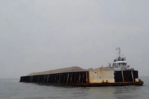 Tàu cá Việt Nam va chạm với sà lan Malaysia, thuyền trưởng mất tích