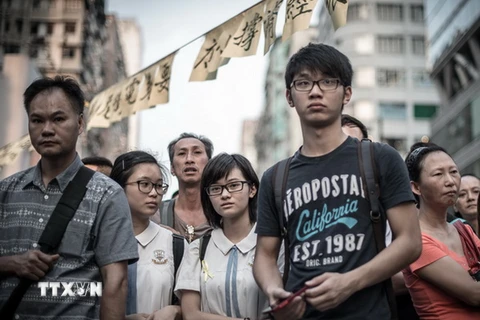 Hong Kong: Cảnh sát dỡ bỏ các rào chắn của người biểu tình 