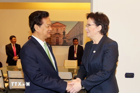 Thủ tướng Nguyễn Tấn Dũng gặp các nhà Lãnh đạo bên lề ASEM 10