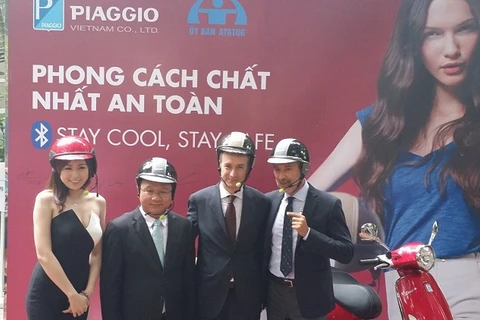 Piaggio Việt Nam ra mắt mũ bảo hiểm gắn tai nghe không dây