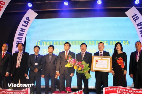 Hội Người Việt tại Séc nhận Huân chương Lao động hạng Ba