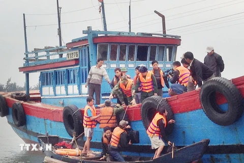 Bà Rịa-Vũng Tàu cứu kịp thời 10 ngư dân tàu cá Bình Định