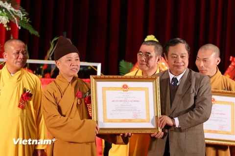 Giáo hội Phật giáo tỉnh Quảng Ninh nhận Huân chương Lao động