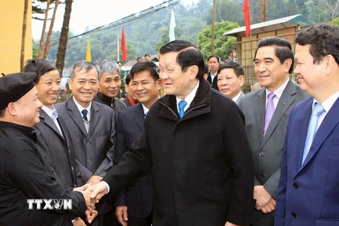 Chủ tịch nước thăm và chúc Tết đồng bào, chiến sỹ Lào Cai 