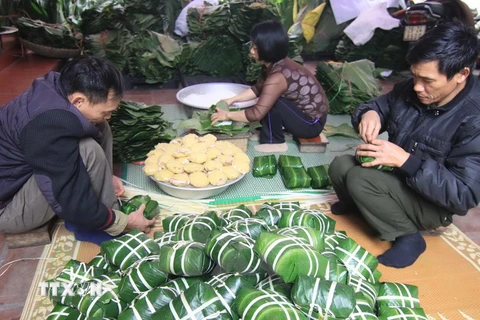 Phong tục đón Tết của người Việt Nam hấp dẫn người dân Lào