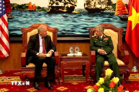 Thượng tướng Nguyễn Chí Vịnh tiếp cố vấn Ngoại trưởng Hoa Kỳ 
