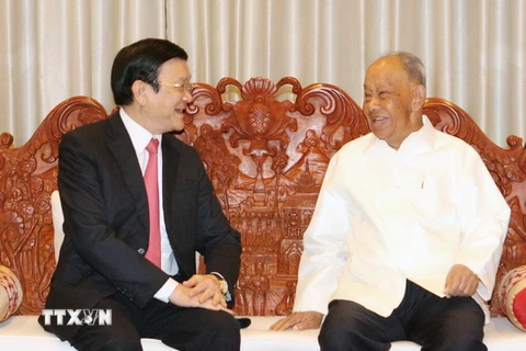 Chủ tịch nước Trương Tấn Sang đến thăm lãnh đạo lão thành Lào