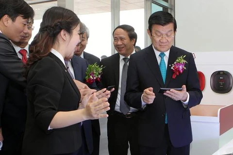 Chủ tịch nước Trương Tấn Sang thăm các dự án kinh tế lớn tại Hải Phòng