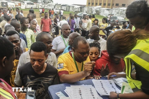 Các điểm bỏ phiếu ở Nigeria mở cửa để cử tri bầu tổng thống
