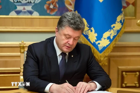 Tổng thống Ukraine trình quốc hội dự thảo về thiết quân luật
