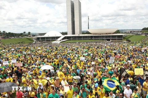 Người Brazil giận dữ vì bê bối tham nhũng và kinh tế trì trệ