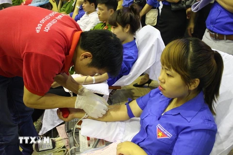 Hiến máu tình nguyện, khám chữa bệnh nhân đạo tạo dấu ấn 