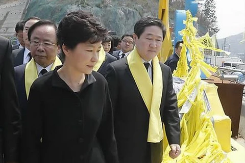 Tổng thống Hàn dự lễ tưởng niệm nạn nhân vụ chìm phà SEWOL