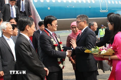 Chủ tịch nước đến Jakarta tham dự Hội nghị Cấp cao Á-Phi