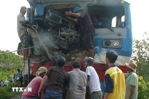 Tai nạn đường sắt nghiêm trọng ở Đồng Nai, lái tàu bị thương nặng