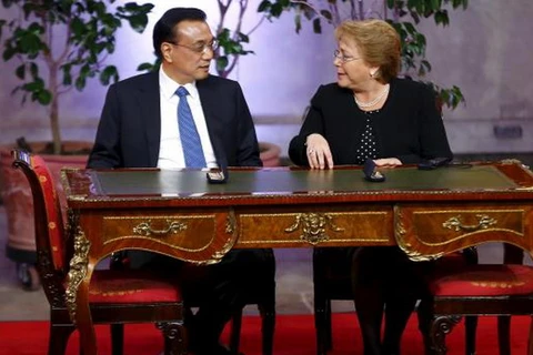 Tổng thống Chile Michele Bachelet hội đàm kín với Thủ tướng Trung Quốc Lý Khắc Cường. (Nguồn: Reuters)