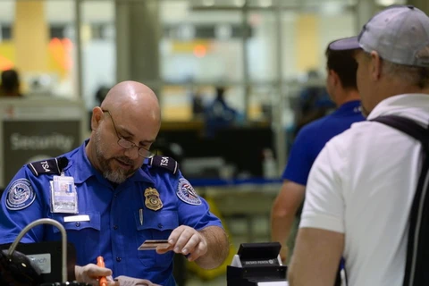 Kiểm tra ở khu vực sàng lọc TSA tại Sân bay Quốc tế Hartsfield-Jackson Atlanta. (Nguồn: washingtonpost.com)