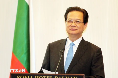 Thủ tướng Nguyễn Tấn Dũng phát biểu tại buổi đối thoại. (Ảnh: Đức Tám/TTXVN)