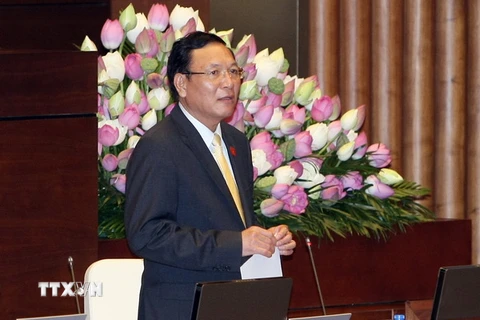 Bộ trưởng Bộ Giáo dục và Đào tạo Phạm Vũ Luận trả lời chất vấn của đại biểu Quốc hội. (Ảnh: Phạm Kiên/TTXVN)