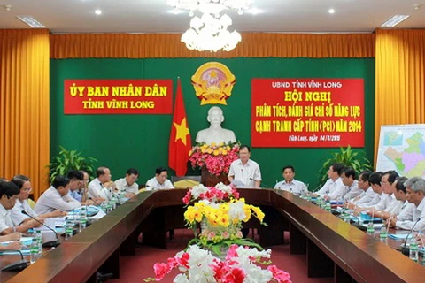Phó Chủ tịch UBND tỉnh Nguyễn Văn Quang phát biểu tại Hội nghị phân tích đánh giá chỉ số năng lực cạnh tranh cấp tỉnh (PCI) năm 2014, tổ chức ngày 5/6 vừa qua. (Nguồn: vinhlong.gov.vn) 