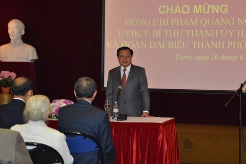 Bí thư Thành ủy Hà Nội Phạm Quang Nghị phát biểu tại buổi gặp gỡ cộng đồng người Việt Nam tại Pháp tối 20/6. (Ảnh: Bích Hà/Vietnam+) 