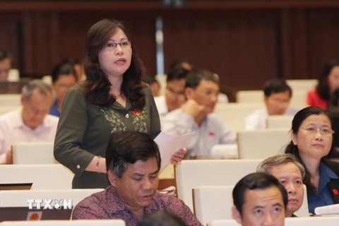 Đại biểu Quốc hội tỉnh Quảng Ninh Ngô Thị Minh phát biểu ý kiến. (Ảnh: Phương Hoa/TTXVN)