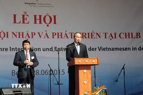 Chủ tịch Ủy ban Trung ương Mặt trận Tổ quốc Việt Nam Nguyễn Thiện Nhân phát biểu tại Lễ hội. (Ảnh: Mạnh Hùng/TTXVN)