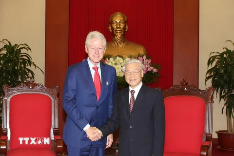 Tổng Bí thư Nguyễn Phú Trọng tiếp cựu Tổng thống Mỹ Bill Clinton thăm và làm việc tại Việt Nam. (Ảnh: Trí Dũng/TTXVN)