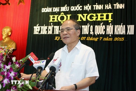 Chủ tịch Quốc hội Nguyễn Sinh Hùng phát biểu tại buổi tiếp xúc cử tri. (Ảnh: Nhan Sáng/TTXVN)