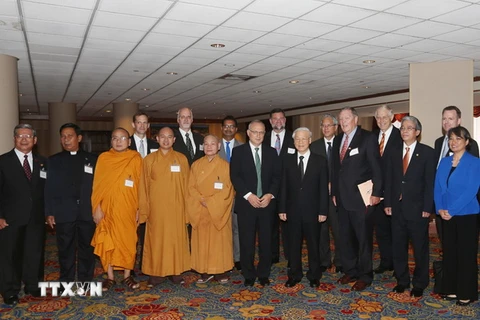 Tổng Bí thư Nguyễn Phú Trọng tiếp các lãnh tụ tôn giáo Hoa Kỳ và đại diện Viện Liên kết Toàn cầu. (Ảnh: Trí Dũng/TTXVN)