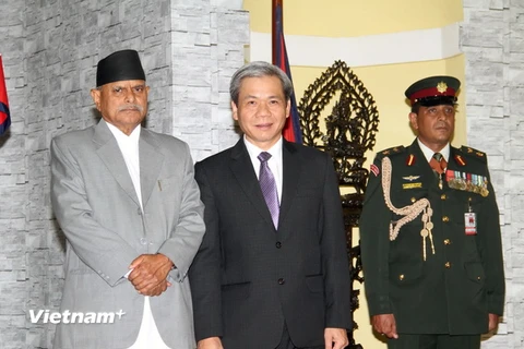Đại sứ Tôn Sinh Thành và Tổng thống Nepal Ram Baran Yadav. (Ảnh: Minh Lý-Đăng Chính/Vietnam+)