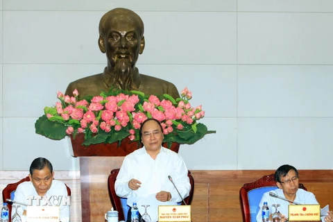 Phó Thủ tướng Nguyễn Xuân Phúc phát biểu tại cuộc họp. (Ảnh: An Đăng/TTXVN)