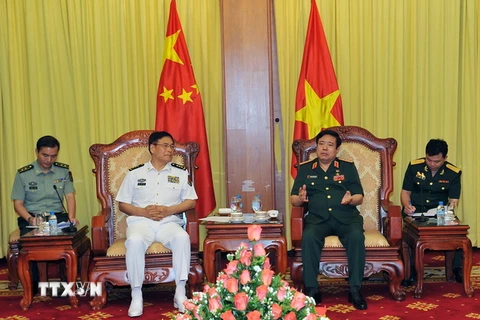 Đại tướng Phùng Quang Thanh, Bộ trưởng Bộ Quốc phòng tiếp Thượng tướng Tôn Kiến Quốc, Phó Tổng Tham mưu trưởng Quân đội Trung Quốc. (Ảnh: Trọng Đức/TTXVN)