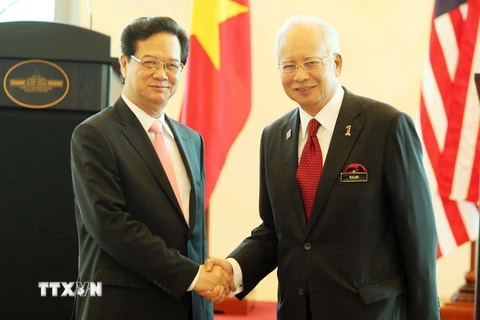 Thủ tướng Nguyễn Tấn Dũng và Thủ tướng Malaysia Najib Razak. (Ảnh: Đức Tám/TTXVN)
