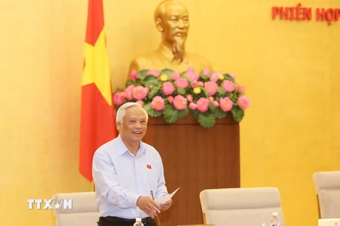 Phó Chủ tịch Quốc hội Uông Chu Lưu điều hành phiên họp. (Ảnh: Phương Hoa/TTXVN)
