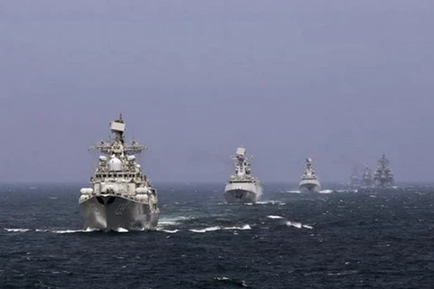 Tàu hải quân Nga và Trung Quốc trong một cuộc tập trận chung. (Nguồn: Reuters)
