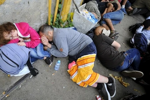 Một nhóm người nhập cư ở Macedonia.(Nguồn: Reuters)
