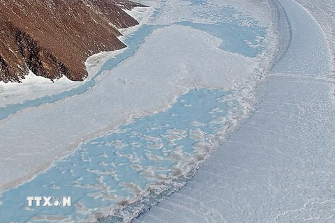 Băng tan tại Greenland. (Ảnh: AFP/TTXVN)