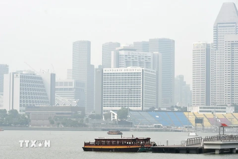 Khói bụi mù mịt tại Singapore do các đám cháy rừng từ Indonesia gây ra ngày 8/9. (Ảnh: AFP/TTXVN)