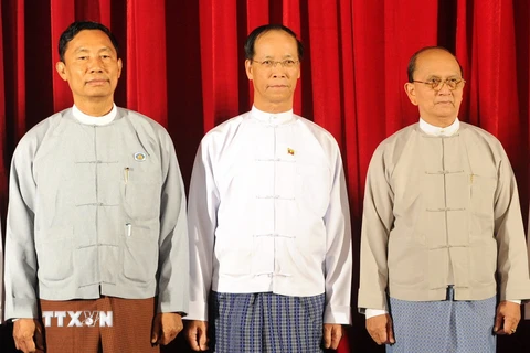 Tổng thống Myanmar Thein Sein (phải) cam kết tiến hành bầu cử tự do và công bằng. (Ảnh: AFP/TTXVN)